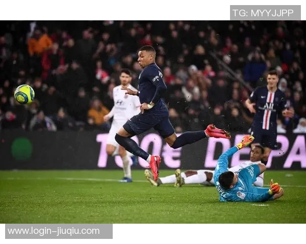 亚眠与里昂激战正酣比分悬念迭起引发球迷热议